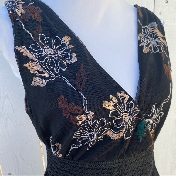 Lapis Black Maxi V neckline Size Medium - Picture 7 of 9